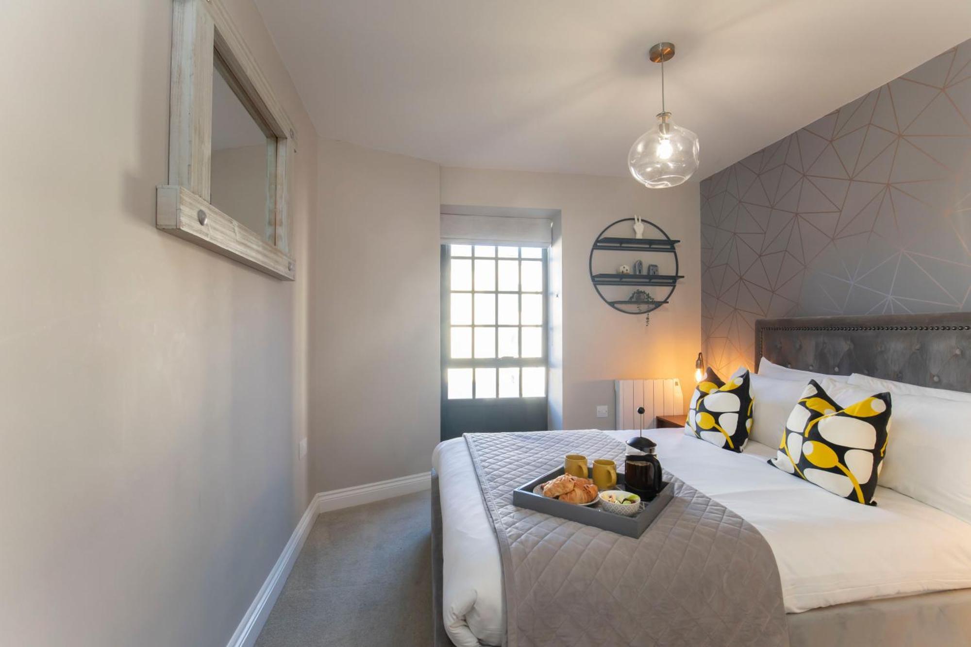 Elliot Oliver - Modern 2 Bedroom Town Centre Apartment Cheltenham Ngoại thất bức ảnh