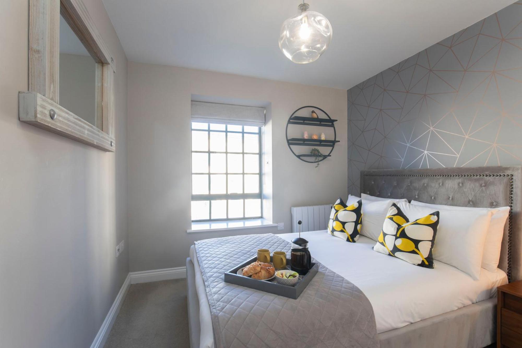 Elliot Oliver - Modern 2 Bedroom Town Centre Apartment Cheltenham Ngoại thất bức ảnh