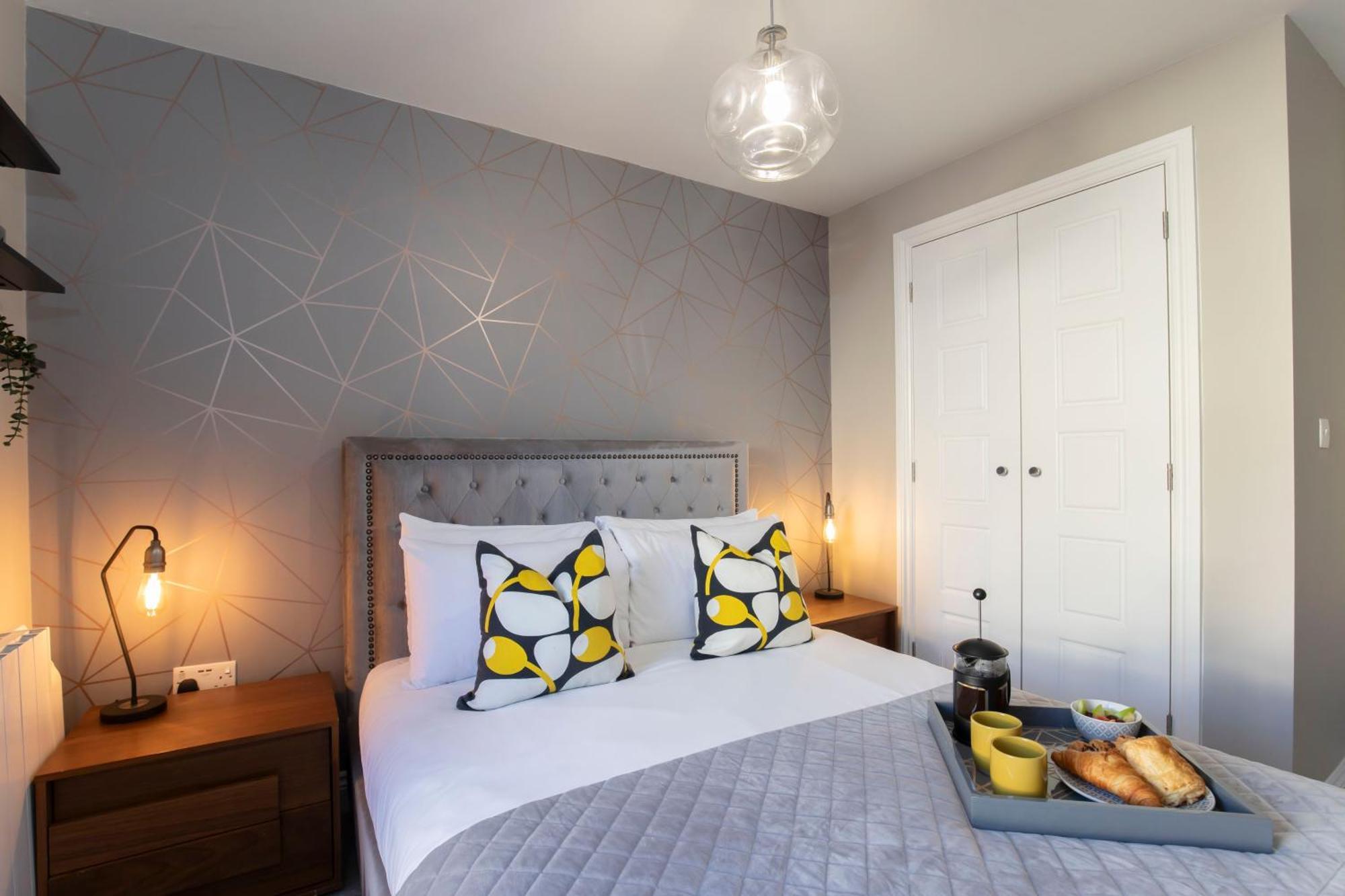 Elliot Oliver - Modern 2 Bedroom Town Centre Apartment Cheltenham Ngoại thất bức ảnh