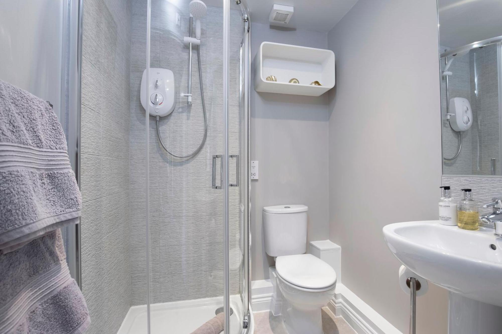 Elliot Oliver - Modern 2 Bedroom Town Centre Apartment Cheltenham Ngoại thất bức ảnh
